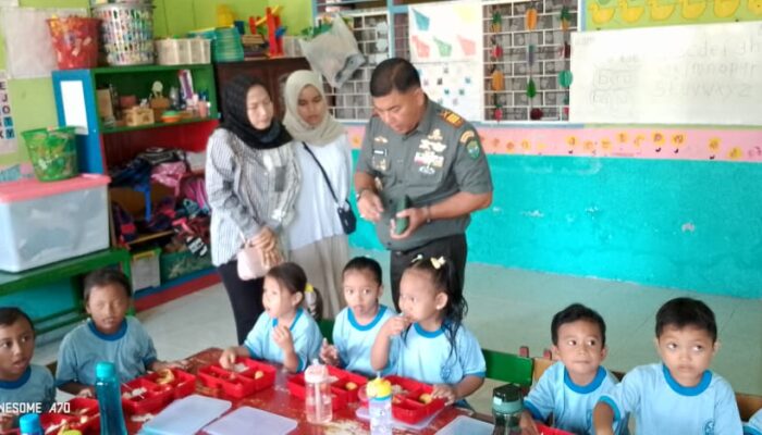 Danramil 16 Banda Sakti Pantau Langsung Pemberian Makanan Bergizi di Sekolah-sekolah