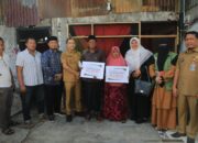 Wali Kota Lhokseumawe Salurkan Bantuan untuk Korban Kebakaran di Cut Mamplam