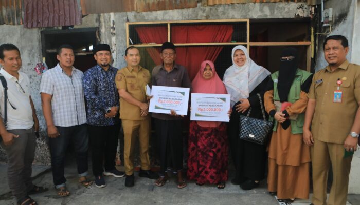 Wali Kota Lhokseumawe Salurkan Bantuan untuk Korban Kebakaran di Cut Mamplam