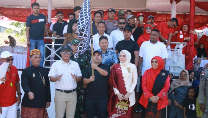 Wali Kota Lhokseumawe Lepas Pawai Karnaval HUT RI ke-80, Ketua Dekranasda Ikut Jalan Kaki