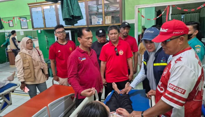 Sekda Lhokseumawe Jenguk Peserta Jalan Santai yang Dirawat di RS Kesrem