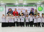 Disdukcapil dan Bunda PAUD Lhokseumawe Serahkan KIA kepada 14 Siswa SDIT Muhammadiyah 6