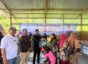 Bantu Warga Pascabanjir, Senator Aceh Azhari Cage Salurkan 650 Paket Sembako