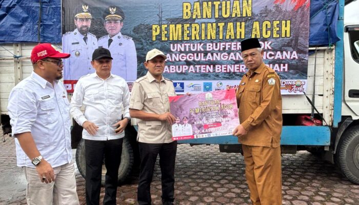 Wagub Dek Fadh Salurkan Bantuan Logistik Bencana Senilai Rp4,85 Miliar ke Dua Kabupaten